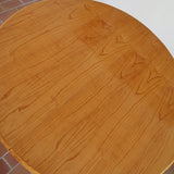 Table à manger ovale extensible bois clair piètement rotin années 70, rallonge centrale, ligatures cuir, jusqu'à 8 couverts