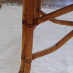 Table à manger ovale extensible bois clair piètement rotin années 70, rallonge centrale, ligatures cuir, jusqu'à 8 couverts