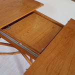 Table à manger ovale extensible bois clair piètement rotin années 70, rallonge centrale, ligatures cuir, jusqu'à 8 couverts