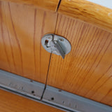 Table à manger ovale extensible bois clair piètement rotin années 70, rallonge centrale, ligatures cuir, jusqu'à 8 couverts