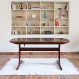 Table ovale à rallonges Farstrup en acajou foncé Danemark années 70, piétement traîneau double colonne sur patins arqués, 12 couverts