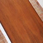 Table à rallonge scandinave en palissandre années 60, plateau veinage flamboyant, pieds fuseau, structure bois clair, 8 couverts