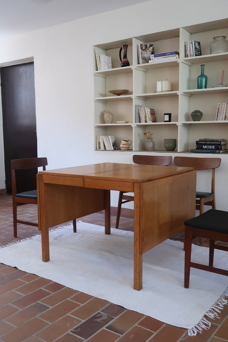 Table à manger scandinave extensible en chêne clair années 60, deux abattants intégrés, jusqu'à 12 couverts, pieds droits