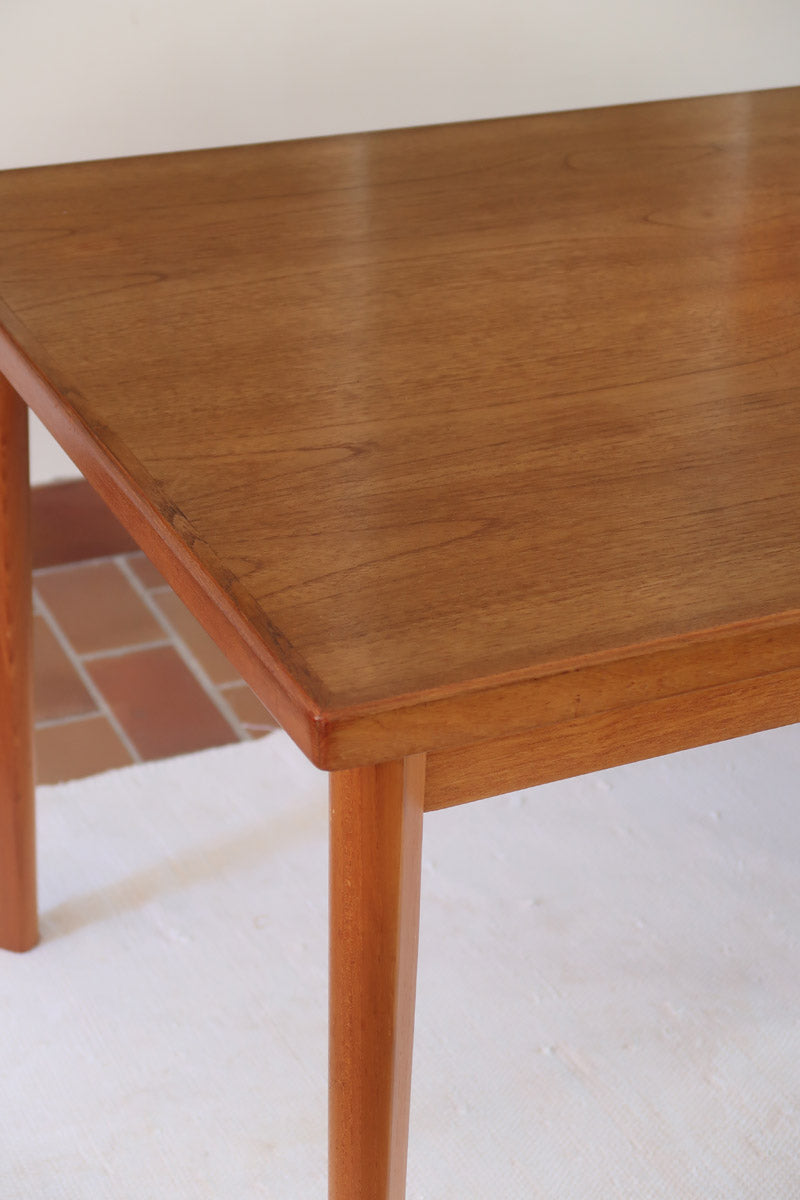 Table à manger scandinave extensible en teck années 60, allonges papillon latérales, pieds fuseau, jusqu'à 10 couverts