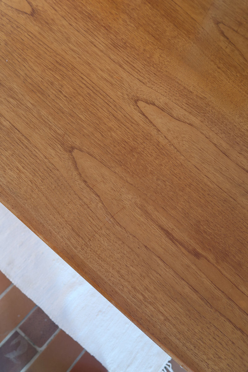 Table à manger scandinave extensible en teck années 60, allonges papillon latérales, pieds fuseau, jusqu'à 10 couverts