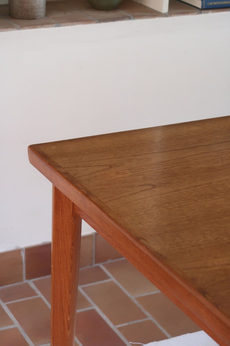 Table à manger scandinave extensible en teck années 60, allonges papillon latérales, pieds fuseau, jusqu'à 10 couverts