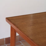 Table à manger scandinave extensible en teck années 60, allonges papillon latérales, pieds fuseau, jusqu'à 10 couverts