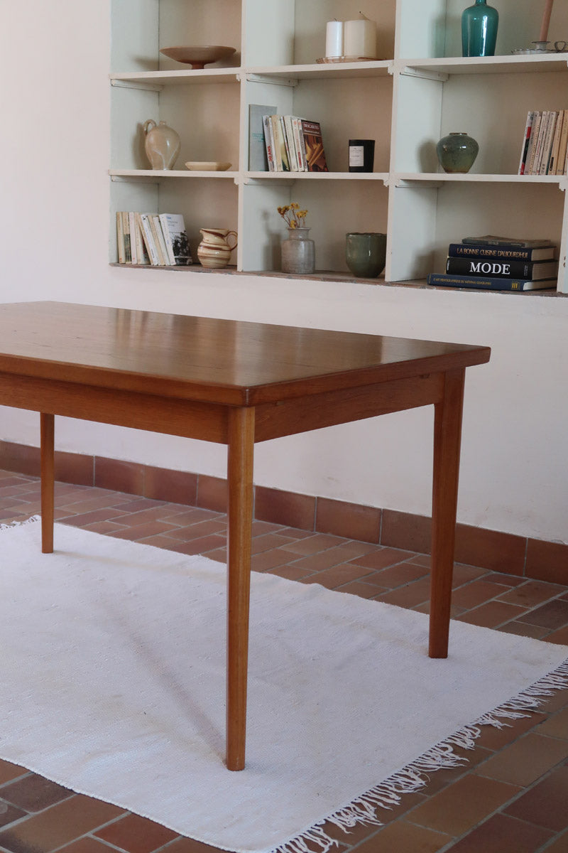 Table à manger scandinave extensible en teck années 60, allonges papillon latérales, pieds fuseau, jusqu'à 10 couverts