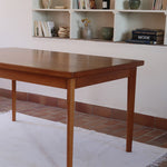 Table à manger scandinave extensible en teck années 60, allonges papillon latérales, pieds fuseau, jusqu'à 10 couverts