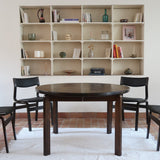 Table à manger ronde extensible vintage en chêne teinté, éditeur danois Skovmand & Andersen années 60, quatre pieds fuselés démontables, deux rallonges, label Danish Control sous le plateau