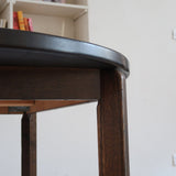 Table à manger ronde extensible vintage en chêne teinté, éditeur danois Skovmand & Andersen années 60, quatre pieds fuselés démontables, deux rallonges, label Danish Control sous le plateau