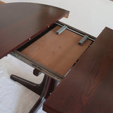 Table à manger ronde extensible vintage, pied central sculptural en étoile à quatre branches, bois foncé, rallonge centrale, design italien années 60