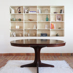 Table à manger ronde extensible vintage, pied central sculptural en étoile à quatre branches, bois foncé, rallonge centrale, design italien années 60