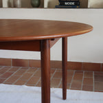 Table ronde extensible en teck massif Gudme Møbelfabrik Danemark années 60, pieds fuseau, label Danish Furniture Makers Quality Control