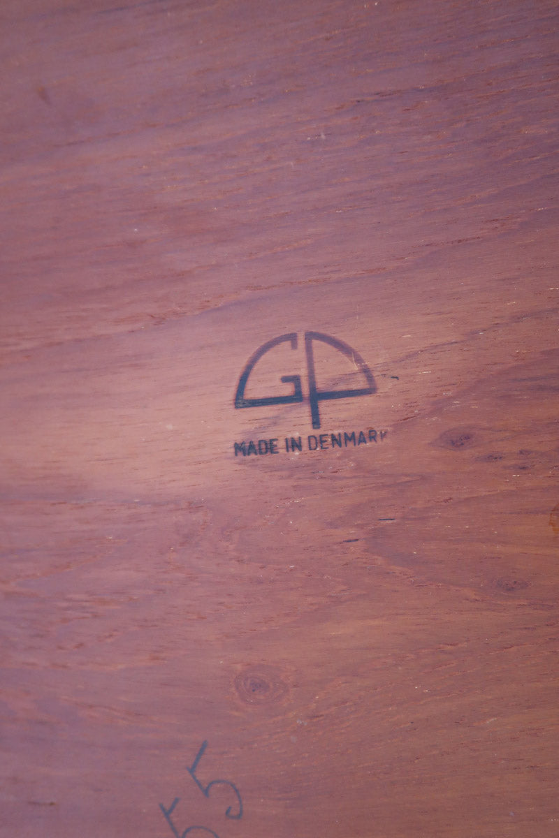 Table ronde extensible en teck massif Gudme Møbelfabrik Danemark années 60, pieds fuseau, label Danish Furniture Makers Quality Control