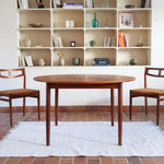 Table ronde extensible en teck massif Gudme Møbelfabrik Danemark années 60, pieds fuseau, label Danish Furniture Makers Quality Control