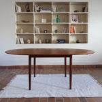 Table ronde extensible en teck massif Gudme Møbelfabrik Danemark années 60, pieds fuseau, label Danish Furniture Makers Quality Control