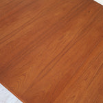 Table ronde extensible en teck massif Gudme Møbelfabrik Danemark années 60, pieds fuseau, label Danish Furniture Makers Quality Control