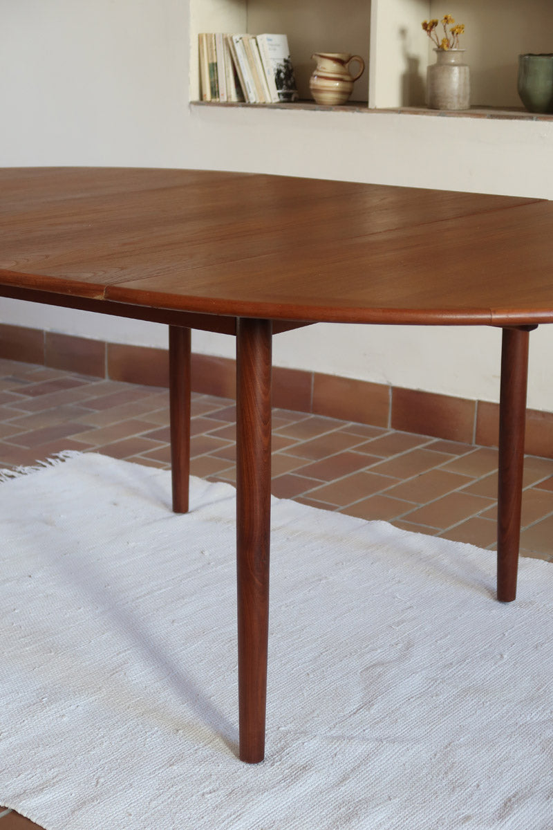 Table ronde extensible en teck massif Gudme Møbelfabrik Danemark années 60, pieds fuseau, label Danish Furniture Makers Quality Control