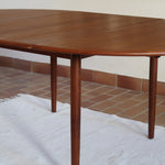 Table ronde extensible en teck massif Gudme Møbelfabrik Danemark années 60, pieds fuseau, label Danish Furniture Makers Quality Control