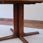 Table ronde extensible Farstrup en palissandre années 70, pied central étoile, fabrication danoise, jusqu'à 10 couverts avec rallonge