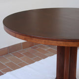 Table ronde extensible Farstrup en palissandre années 70, pied central étoile, fabrication danoise, jusqu'à 10 couverts avec rallonge