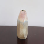Vase galet fendu porcelaine Virebent France années 70, fente verticale centrale, émail dégradé beige bleu pâle rose pêche moucheté, marquage gravé