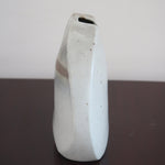 Vase galet fendu porcelaine Virebent France années 70, décor abstrait bande brun orangé médaillon décentré, marquage gravé Puy-l'Évêque