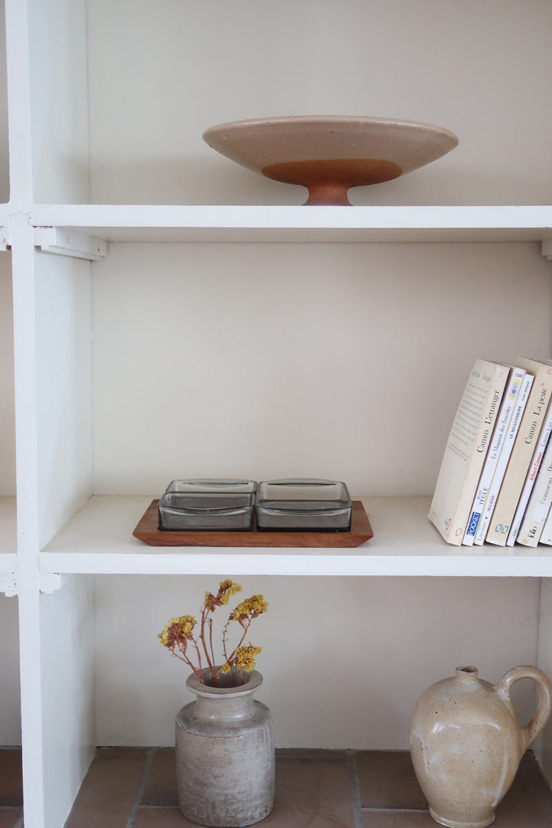 Vide-poche compartimenté scandinave bois massif et verre fumé Denmark années 60, trois raviers encastrés, art de la table danois mid-century