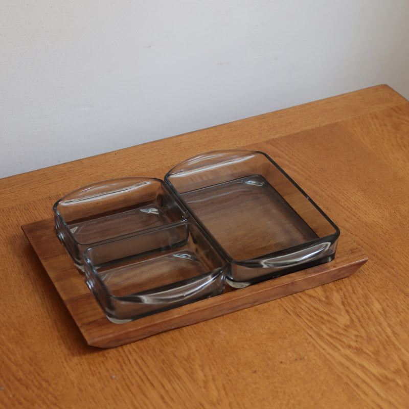 Vide-poche compartimenté scandinave bois massif et verre fumé Denmark années 60, trois raviers encastrés, art de la table danois mid-century