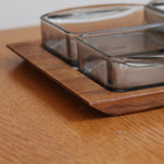 Vide-poche compartimenté scandinave bois massif et verre fumé Denmark années 60, trois raviers encastrés, art de la table danois mid-century